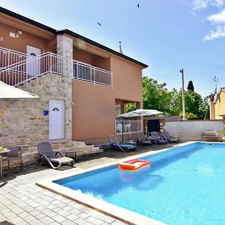 شقة Spacious Poolside In Tar