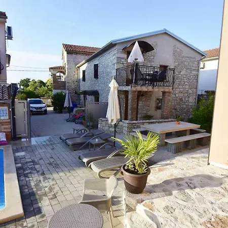 شقة Spacious Poolside In Tar Tar-Vabriga