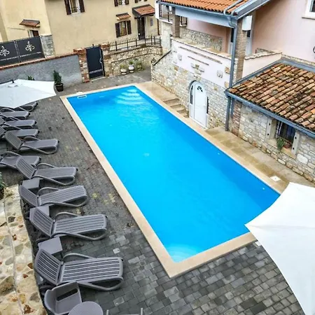 شقة Spacious Poolside In Tar *