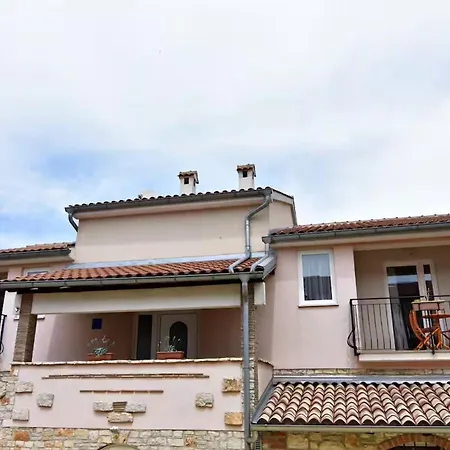 Spacious Poolside In Tar Tar-Vabriga